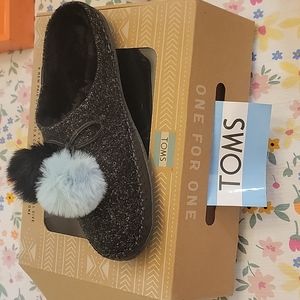 TOMS Black Multi Color Felt/Pom Pom slipper
